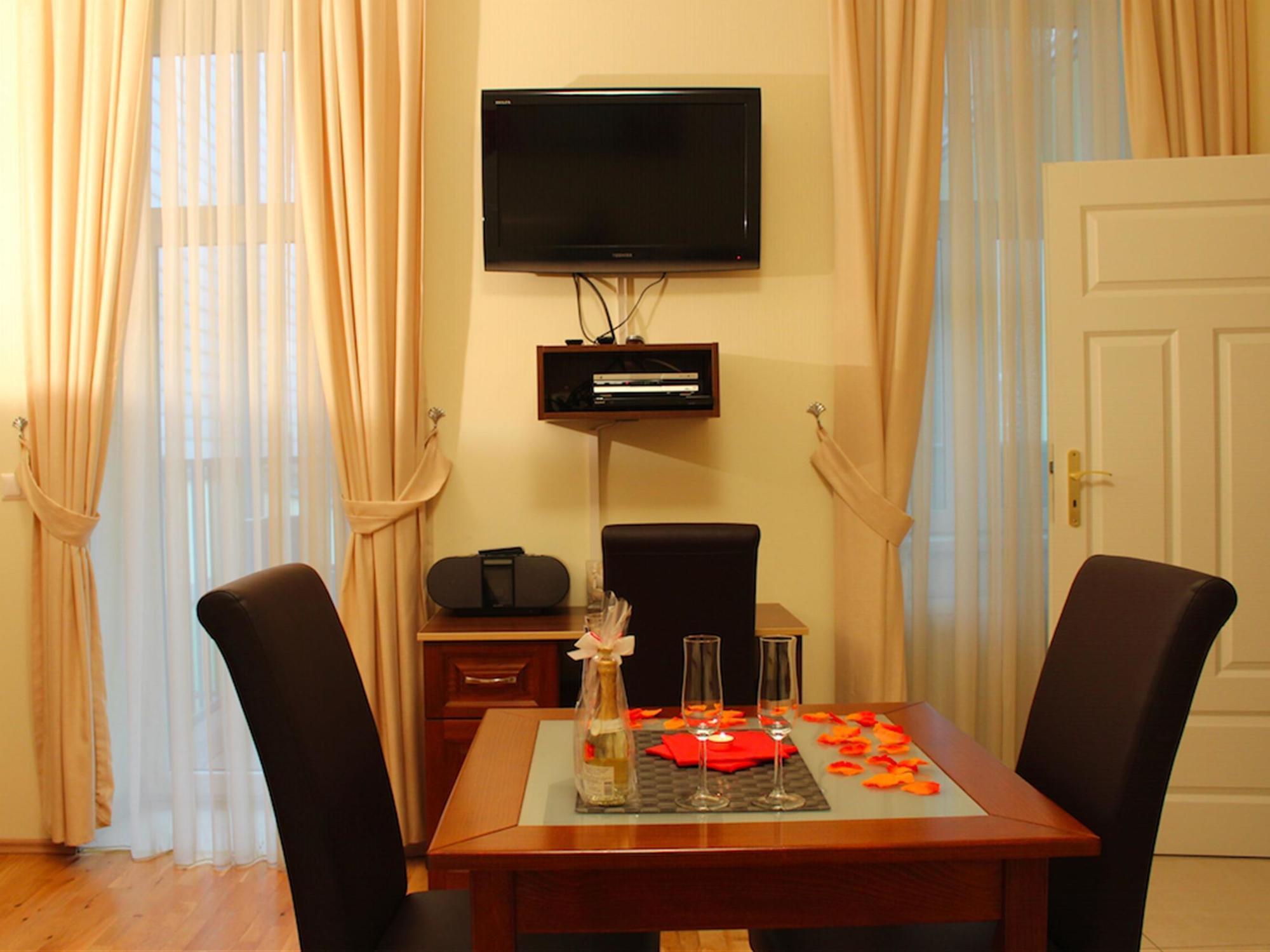 Gardeneden Apartments Wina Bagian luar foto