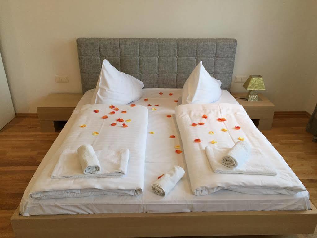 Gardeneden Apartments Wina Bagian luar foto